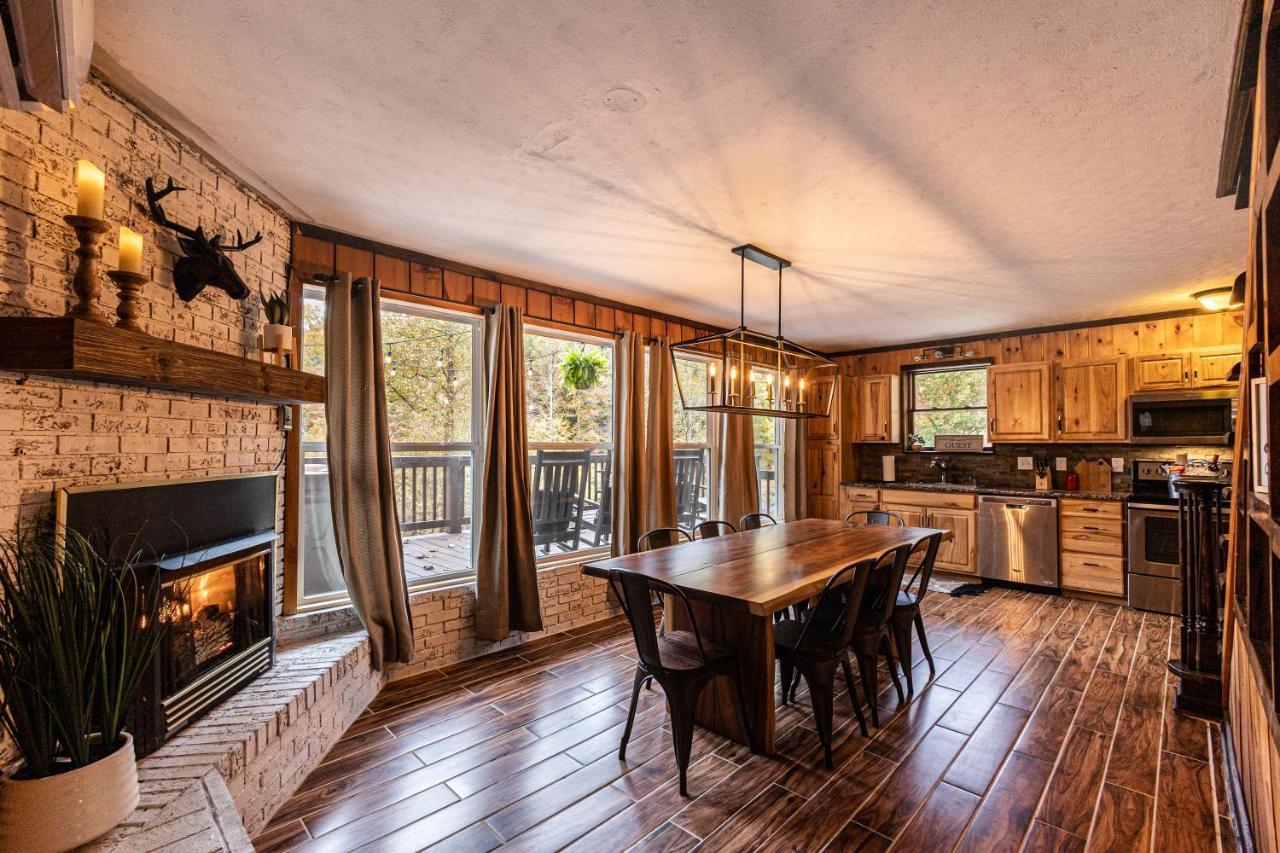 Fun Cabin With Hot Tub, Pool Table & Fire Pit - Big Blue Bryson City Exteriér fotografie