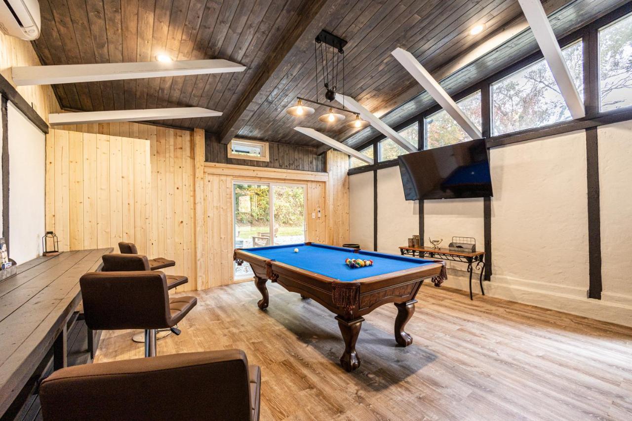 Fun Cabin With Hot Tub, Pool Table & Fire Pit - Big Blue Bryson City Exteriér fotografie