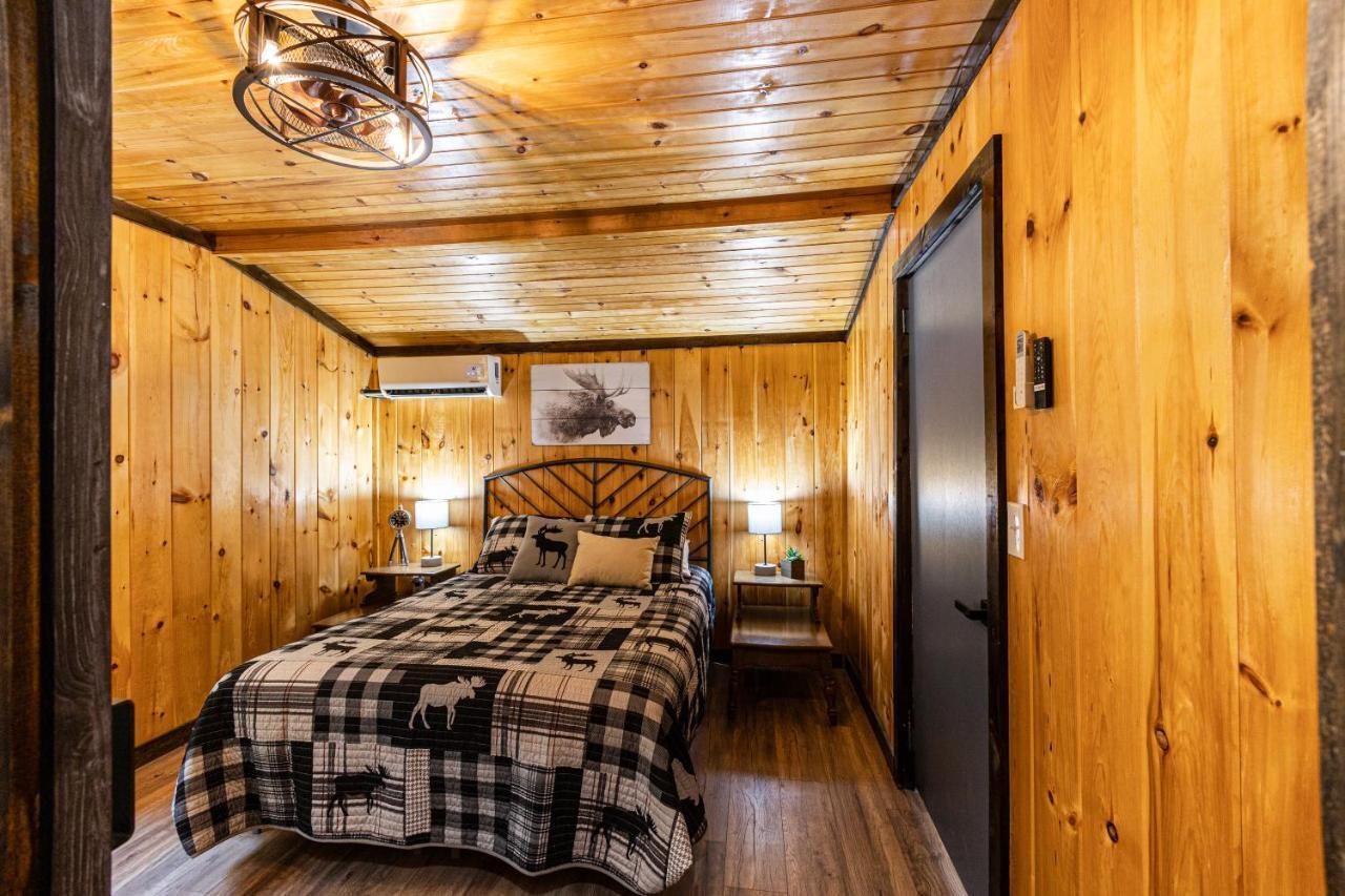 Fun Cabin With Hot Tub, Pool Table & Fire Pit - Big Blue Bryson City Exteriér fotografie