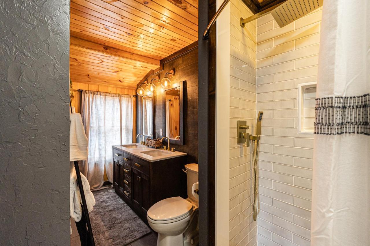 Fun Cabin With Hot Tub, Pool Table & Fire Pit - Big Blue Bryson City Exteriér fotografie